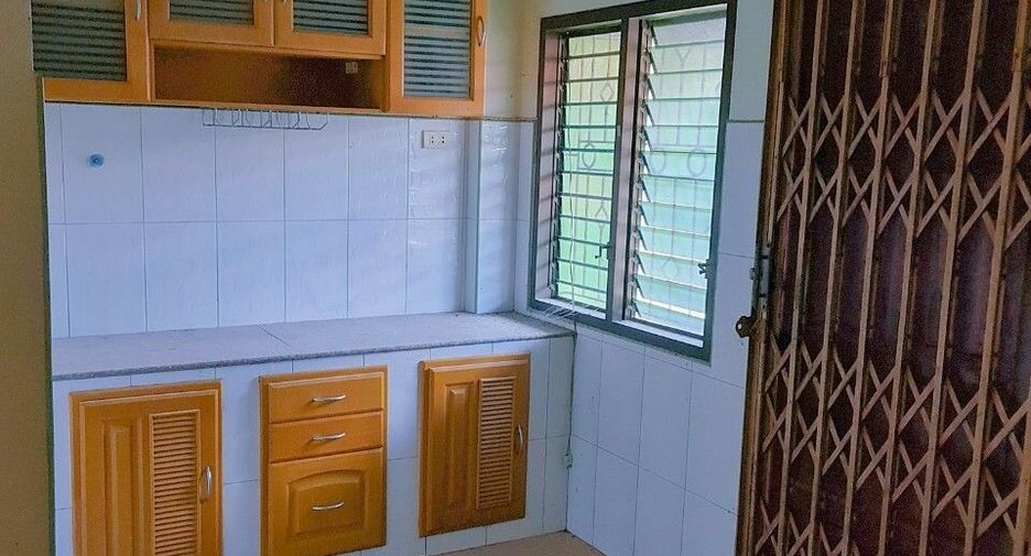 For sale and for rent 1 bed townhouse in Chai Buri, Surat Thani