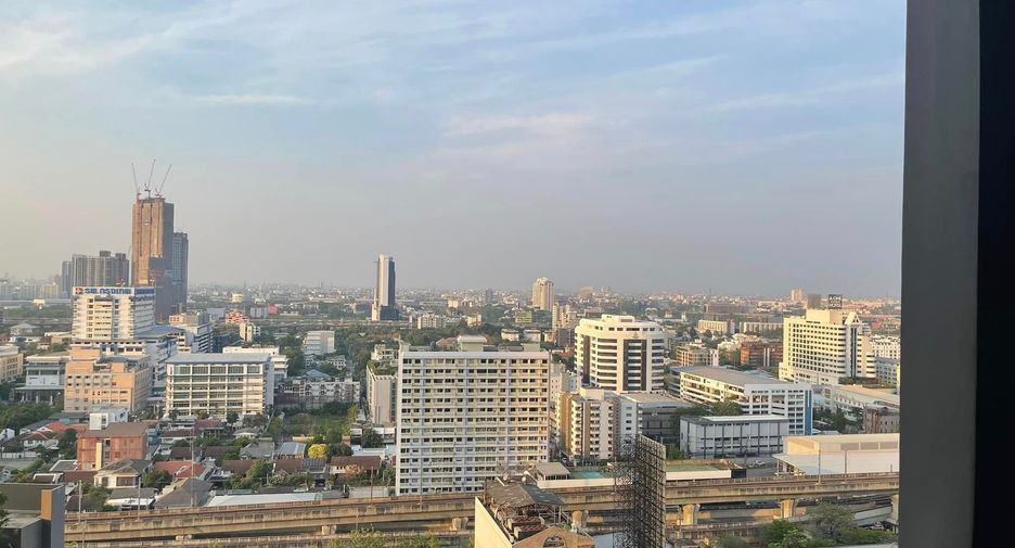 For sale 1 bed condo in Watthana, Bangkok