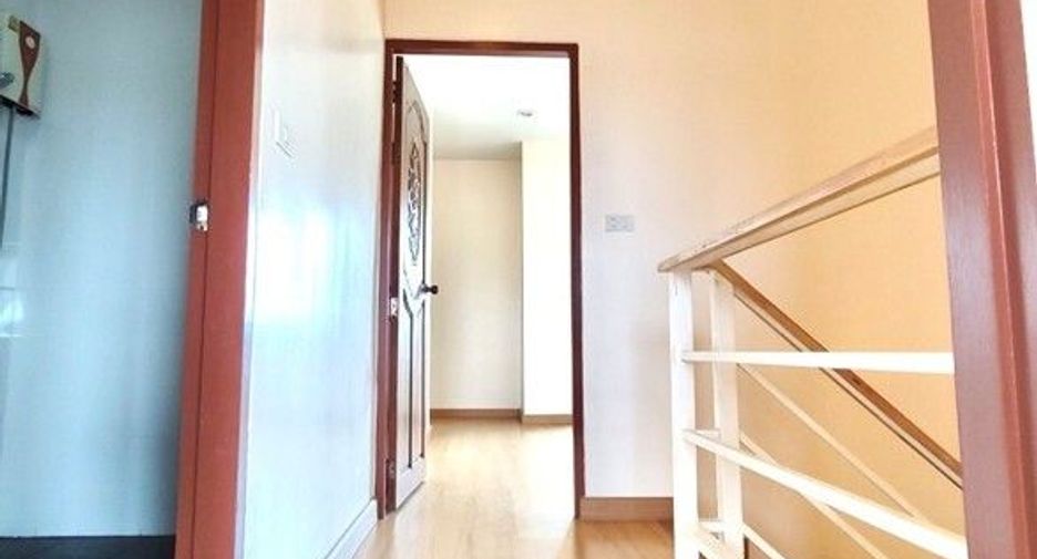 For sale 4 bedrooms townhouse in Mueang Udon Thani, Udon Thani