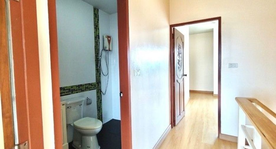 For sale 4 bedrooms townhouse in Mueang Udon Thani, Udon Thani