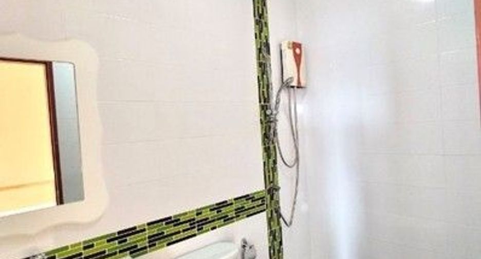 For sale 4 bedrooms townhouse in Mueang Udon Thani, Udon Thani