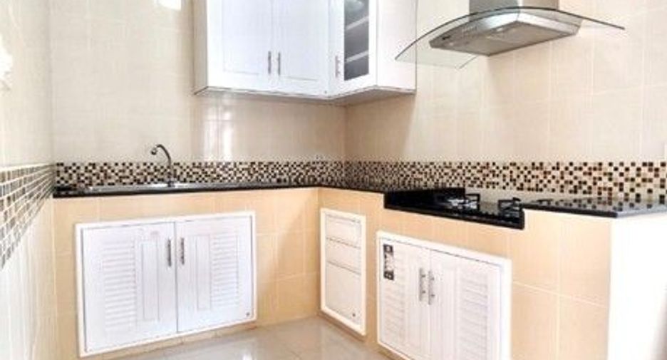 For sale 4 bedrooms townhouse in Mueang Udon Thani, Udon Thani