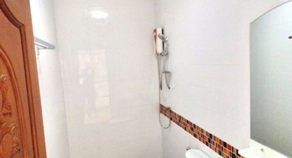 For sale 4 bedrooms townhouse in Mueang Udon Thani, Udon Thani