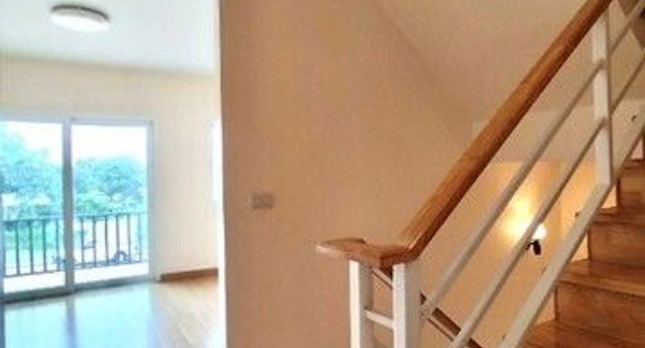 For sale 4 bedrooms townhouse in Mueang Udon Thani, Udon Thani