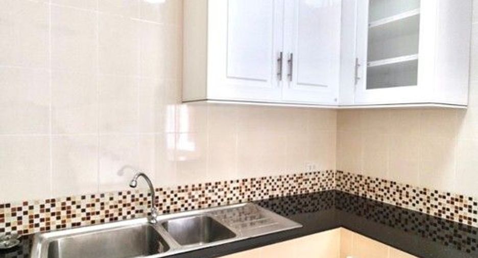 For sale 4 bedrooms townhouse in Mueang Udon Thani, Udon Thani