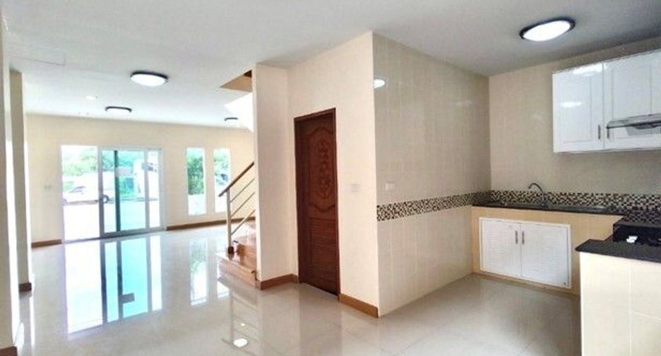For sale 4 bedrooms townhouse in Mueang Udon Thani, Udon Thani