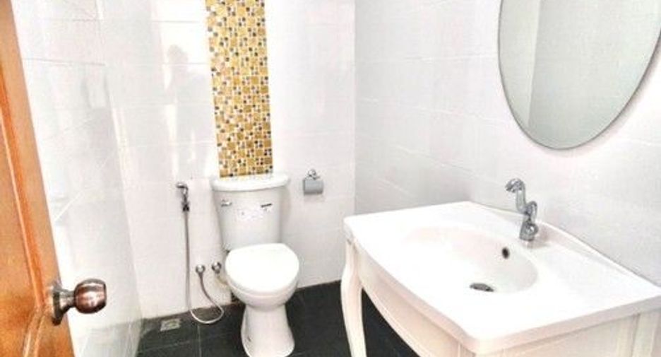 For sale 4 bedrooms townhouse in Mueang Udon Thani, Udon Thani