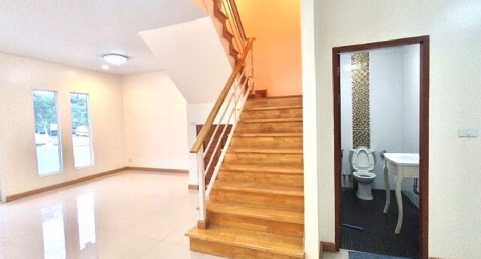 For sale 4 bedrooms townhouse in Mueang Udon Thani, Udon Thani