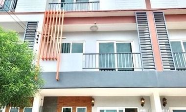 For sale 4 bedrooms townhouse in Mueang Udon Thani, Udon Thani