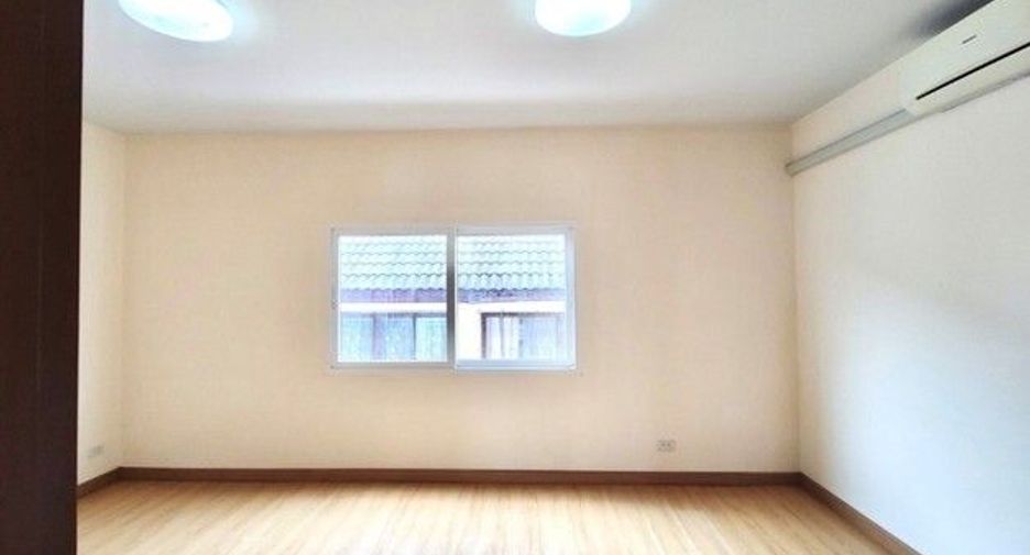 For sale 4 bedrooms townhouse in Mueang Udon Thani, Udon Thani