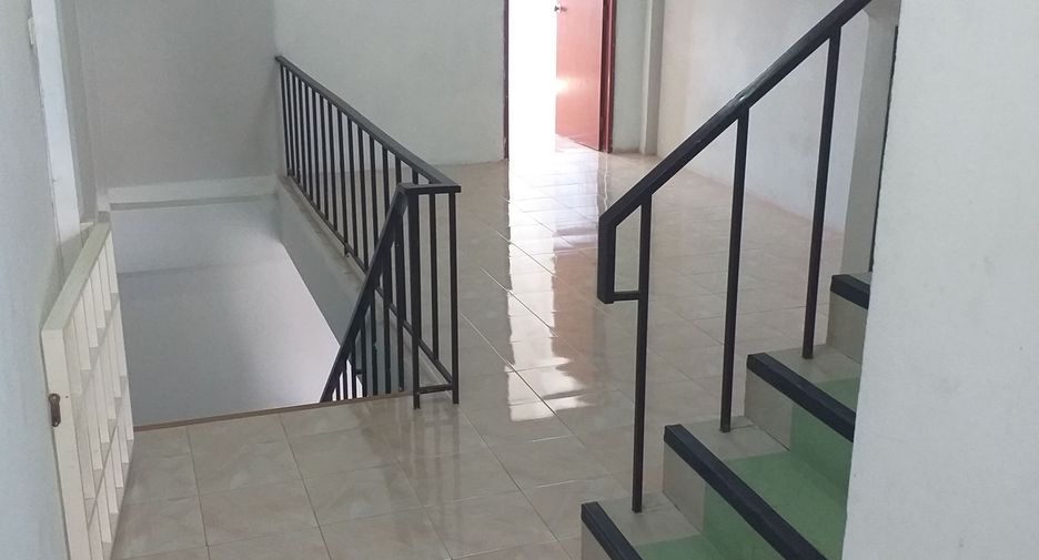 For sale 4 bedrooms townhouse in Khlong Sam Wa, Bangkok