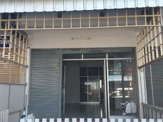 Reihenhaus zum Kauf mit 4 Zimmer in Khlong Sam Wa, Bangkok