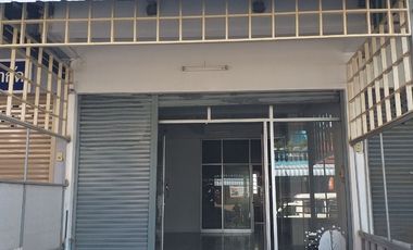 For sale 4 ベッドルーム townhouse in Khlong Sam Wa, Bangkok