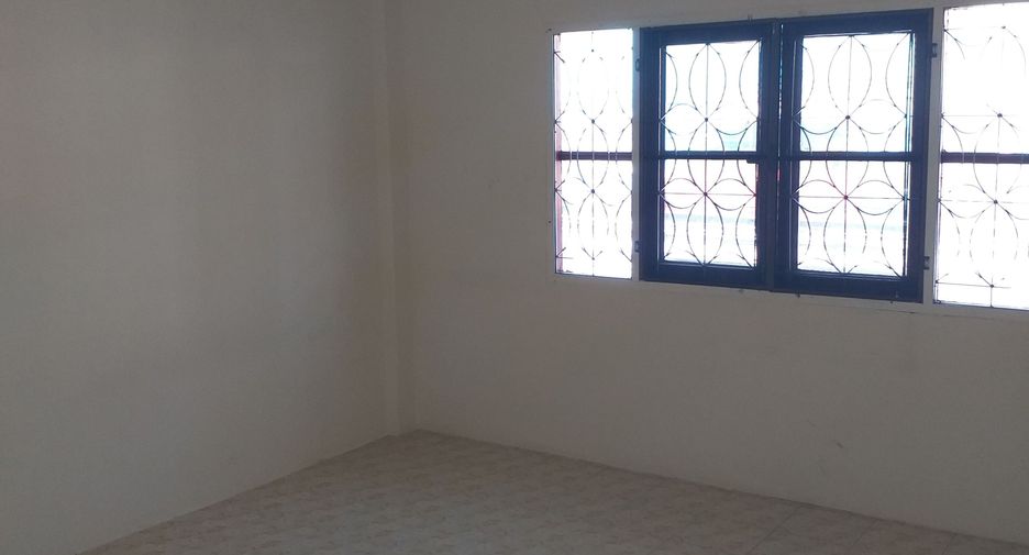 For sale 4 bedrooms townhouse in Khlong Sam Wa, Bangkok