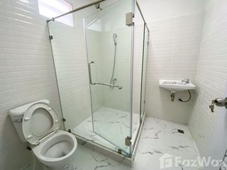 Casa en venta de 4 habitaciones en Krathum Baen, Samut Sakhon