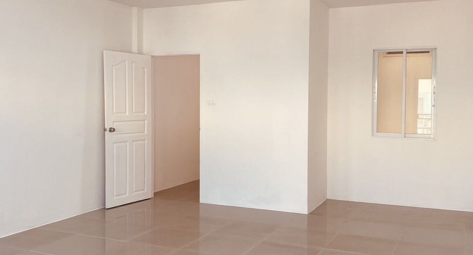 Casa adosada en venta de 3 habitaciones en Mueang Rayong, Rayong