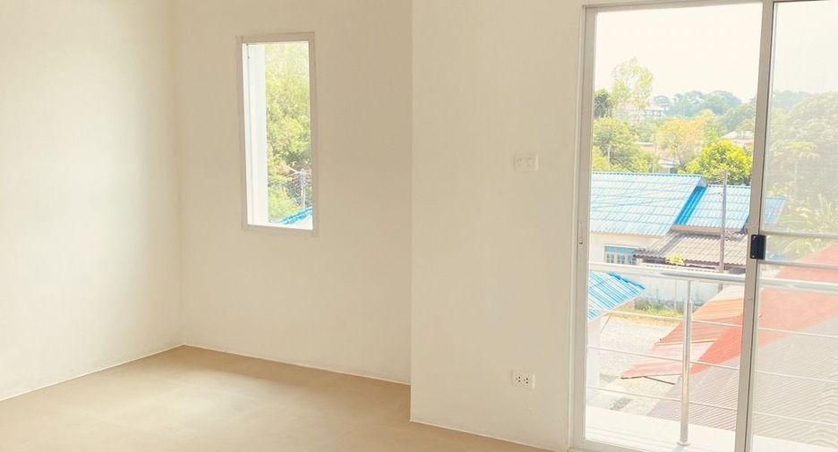 Casa adosada en venta de 3 habitaciones en Mueang Rayong, Rayong
