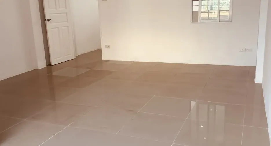 Casa adosada en venta de 3 habitaciones en Mueang Rayong, Rayong