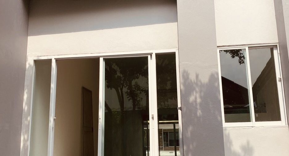 Casa adosada en venta de 3 habitaciones en Mueang Rayong, Rayong