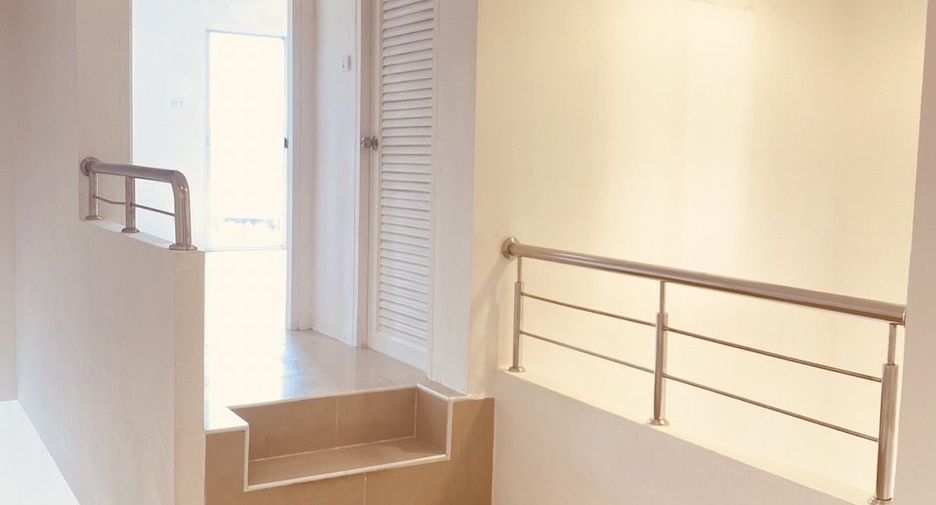 Casa adosada en venta de 3 habitaciones en Mueang Rayong, Rayong