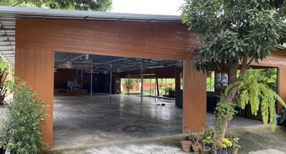 For sale 10 bedrooms hotel in Mae Tha, Lamphun