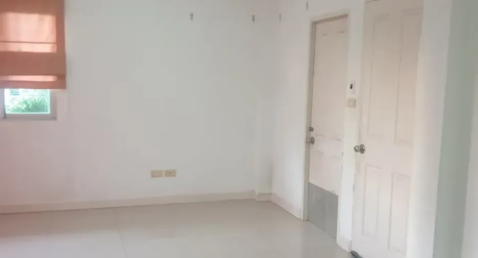 Casa en venta y en alquiler de 3 habitaciones en Sam Phran, Nakhon Pathom