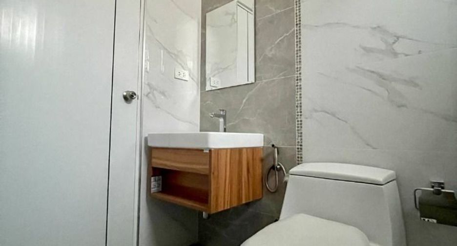 Продажа 3 спальни дом в Ban Bueng, Чонбури