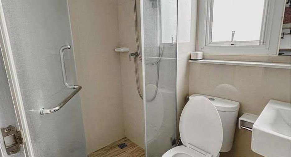 For rent 1 bed condo in Mueang Pathum Thani, Pathum Thani