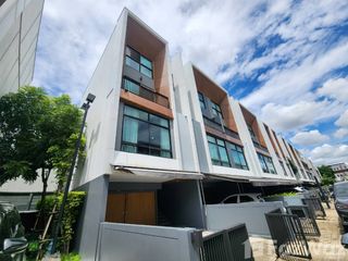 Продажа 3 спальни таунхаус в Суан Луанг, Бангкок