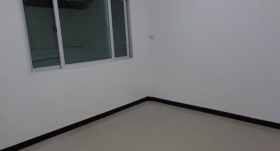 For sale 5 bedrooms townhouse in Thanyaburi, Pathum Thani