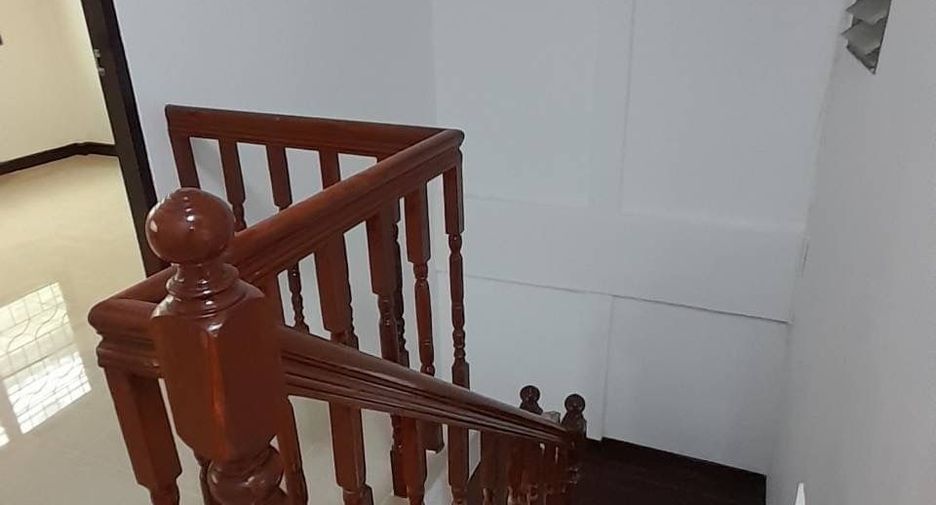 For sale 5 bedrooms townhouse in Thanyaburi, Pathum Thani