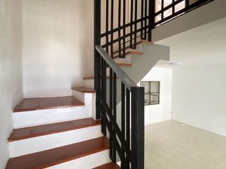 À louer 3 chambres maison de ville à Phutthamonthon, Nakhon Pathom