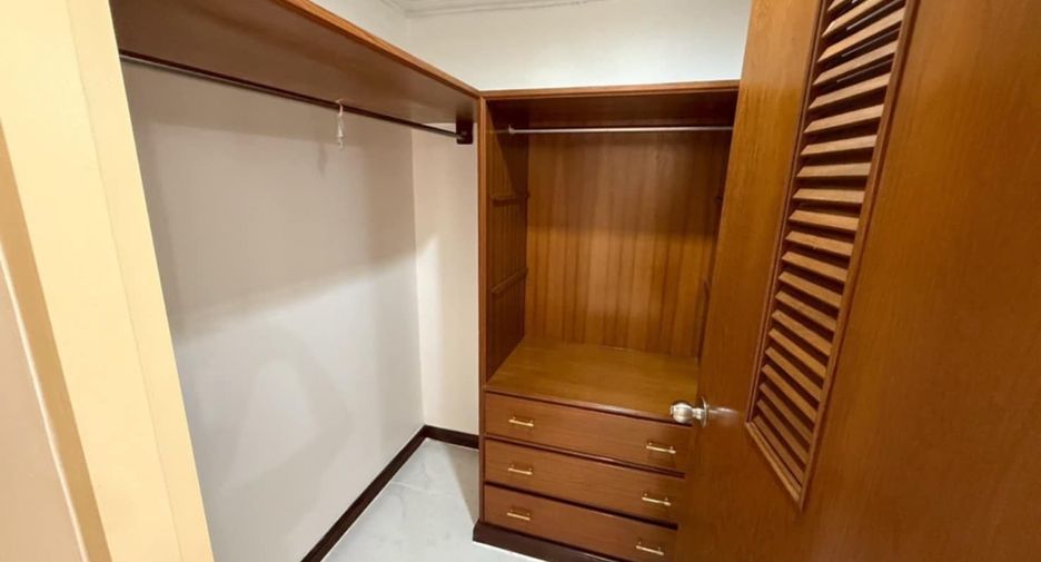 For rent 3 bedrooms condo in Pak Kret, Nonthaburi