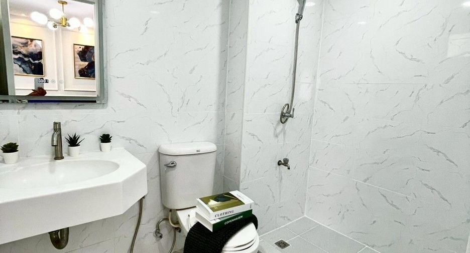 Продажа 1 кровать кондо в Банг Капи, Бангкок