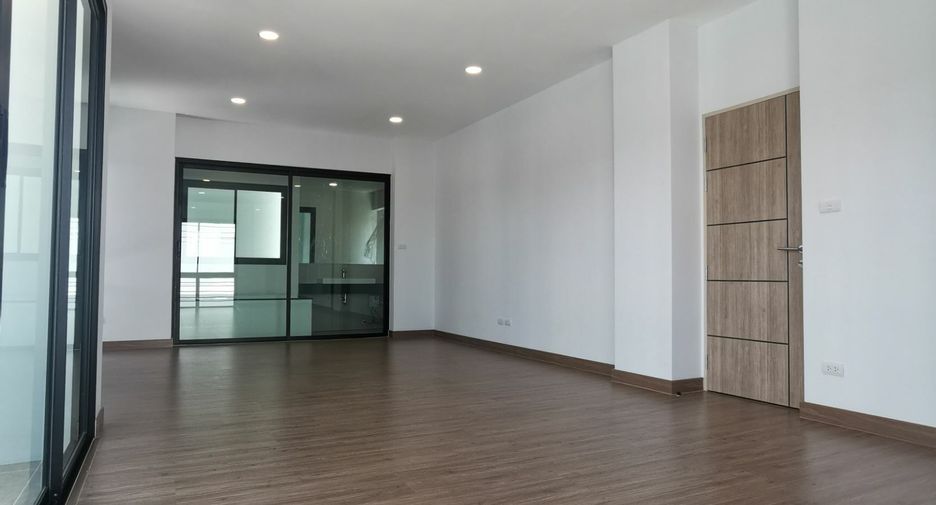 Продажа 3 спальни дом в Mueang Chon Buri, Чонбури