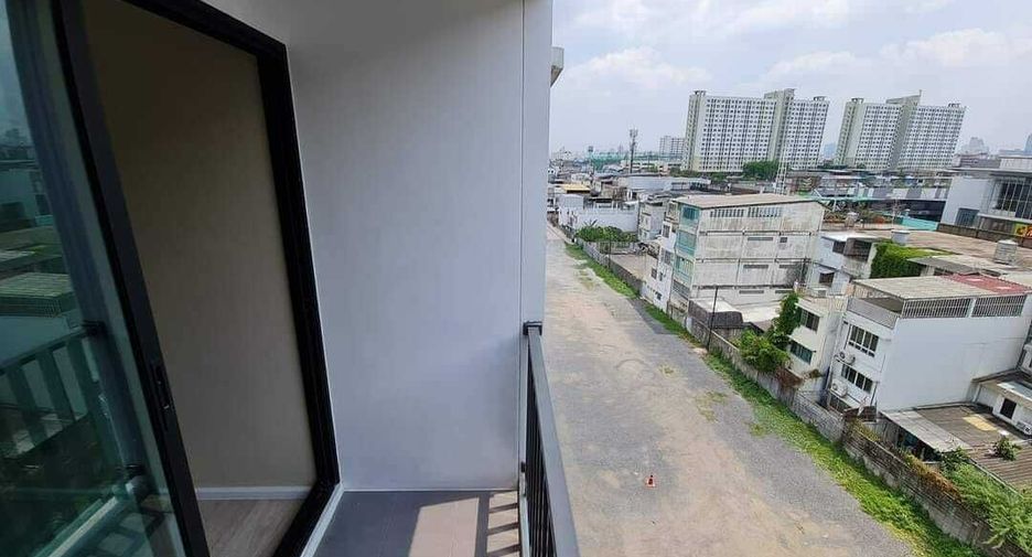 For sale 2 bedrooms condo in Wang Thonglang, Bangkok