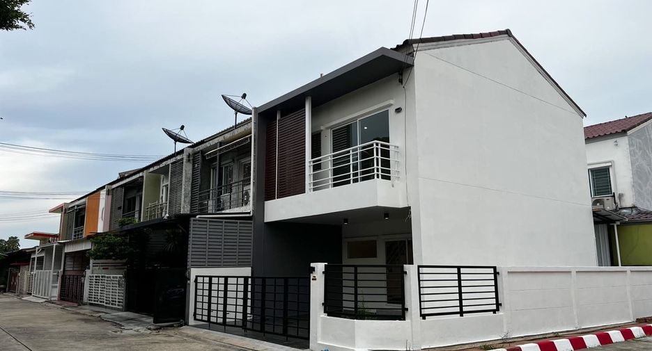 For sale 3 bedrooms townhouse in Pak Kret, Nonthaburi