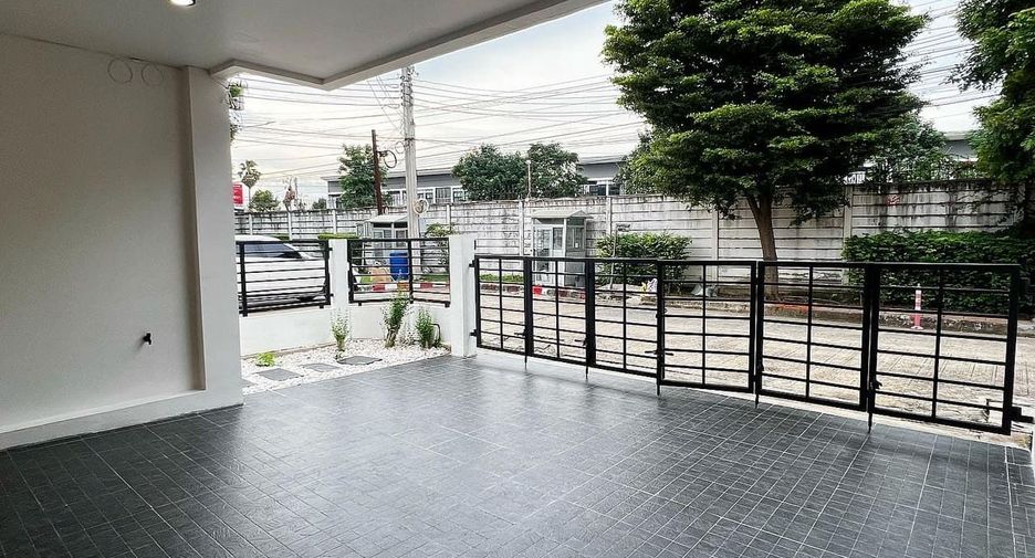 For sale 3 bedrooms townhouse in Pak Kret, Nonthaburi