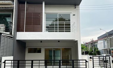 For sale 3 bedrooms townhouse in Pak Kret, Nonthaburi