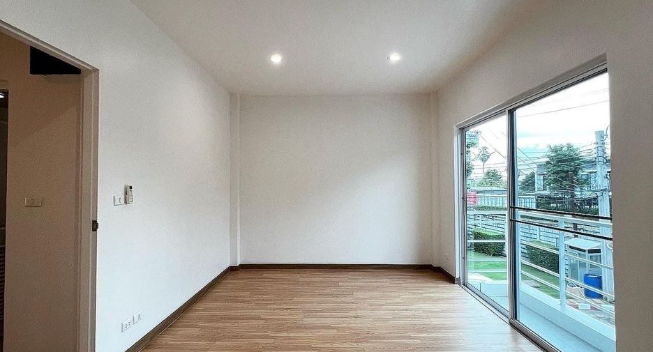 For sale 3 bedrooms townhouse in Pak Kret, Nonthaburi