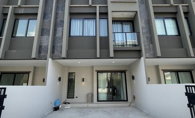 出租 4 卧室 联排别墅 在 Bang Kruai, Nonthaburi