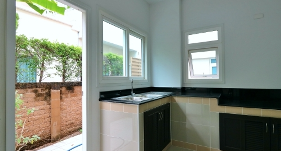 For sale 3 ベッドルーム house in Mueang Samut Prakan, Samut Prakan