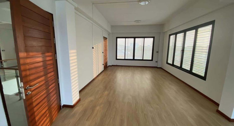 Büro zur Miete mit 5 Zimmer in Bang Kruai, Nonthaburi