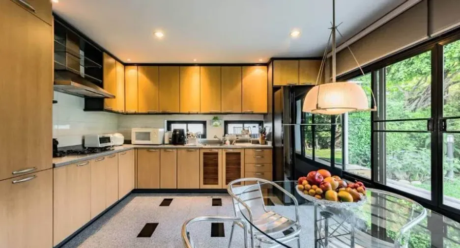 Casa en venta de 3 habitaciones en Huai Khwang, Bangkok