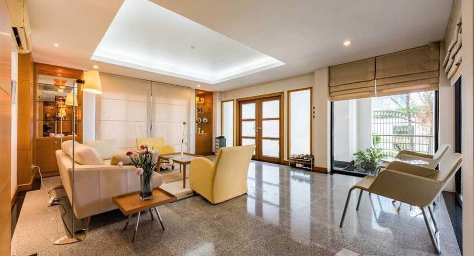 Casa en venta de 3 habitaciones en Huai Khwang, Bangkok