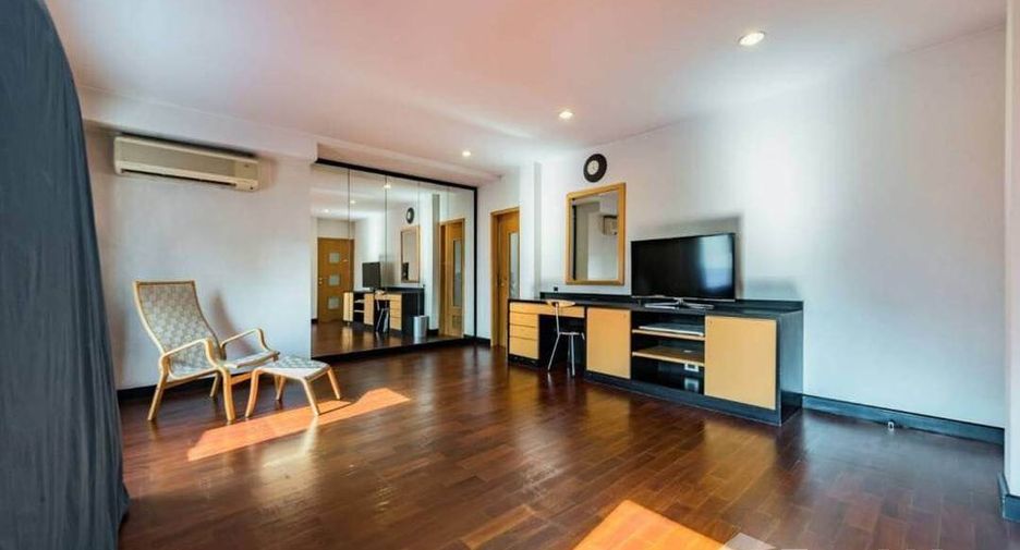 Casa en venta de 3 habitaciones en Huai Khwang, Bangkok