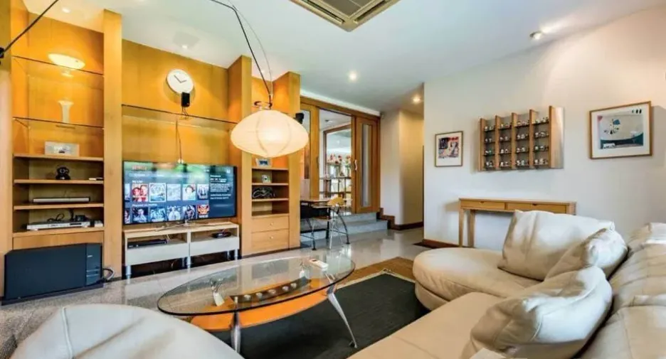 Casa en venta de 3 habitaciones en Huai Khwang, Bangkok