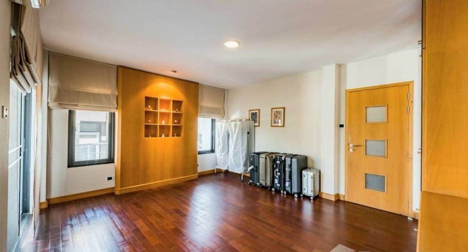 Casa en venta de 3 habitaciones en Huai Khwang, Bangkok