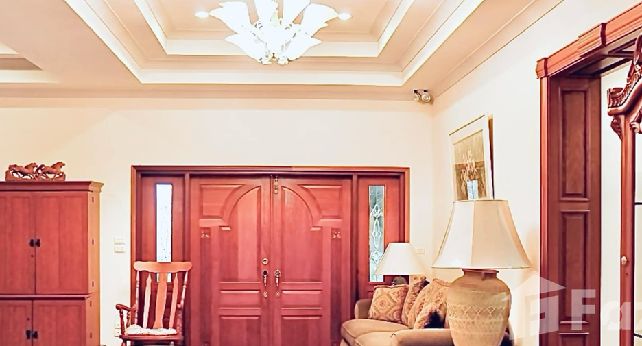 For sale 4 bedrooms house in Muak Lek, Saraburi