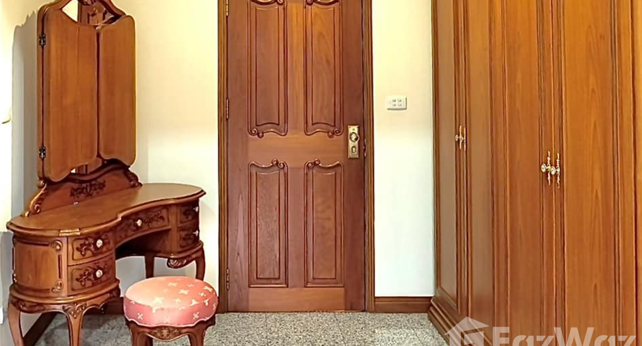 For sale 4 bedrooms house in Muak Lek, Saraburi